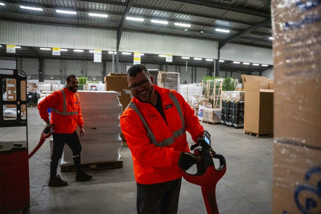 Collaborateur à la logistique du Hub Logistique POLE